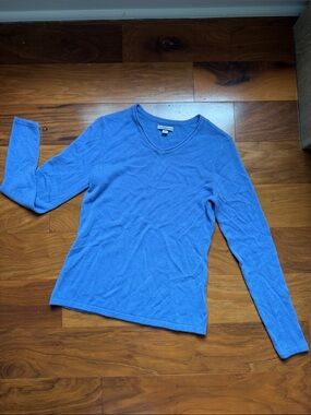 Women’s Lightweight V-Neck Long Sleeve Top - Blue